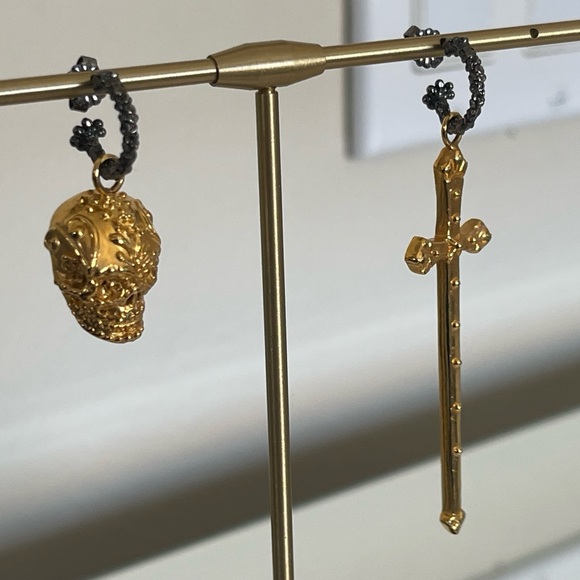 Sacrosanta Earrings - sugar skull & cross mis-matched earrings - Picture 3 of 7